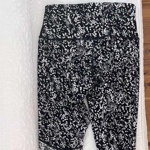 Lot of 3 lululemon leggings. Size 4. 28” length. High rise - Picture 7 of 9